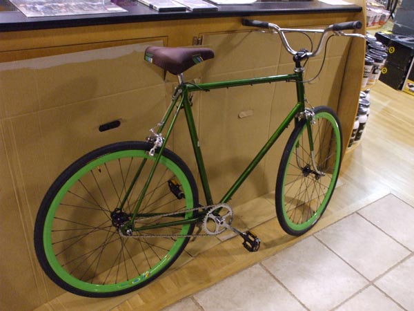 Green raleigh online bike